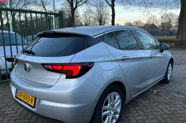 Opel Astra (2019) thumbnail 3