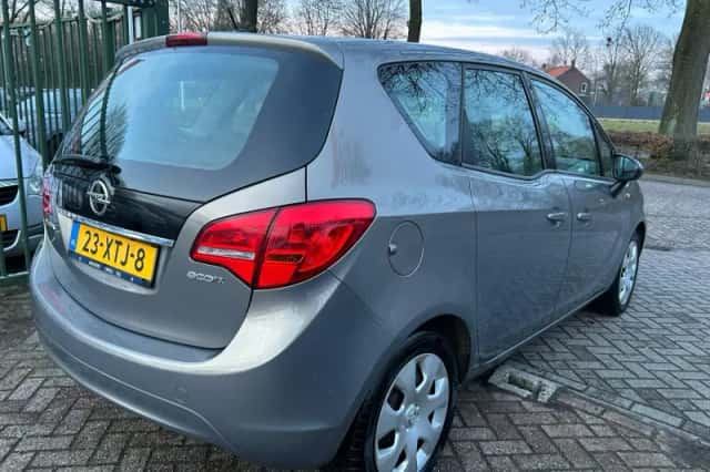Opel Meriva (2012) thumbnail 4