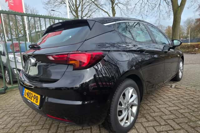 Opel Astra (2021) thumbnail 3