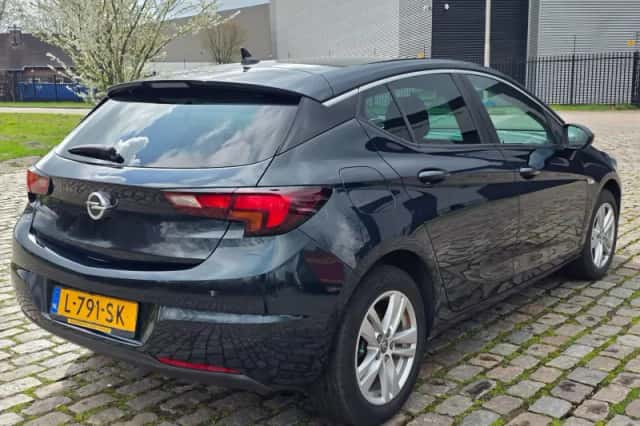 Opel Astra (2019) thumbnail 3