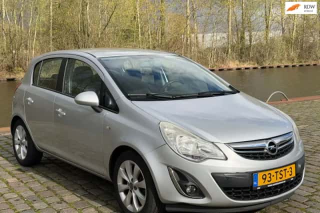 Opel Corsa (2012) thumbnail 1