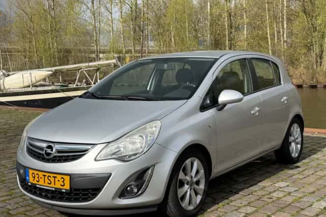 Opel Corsa (2012) thumbnail 2