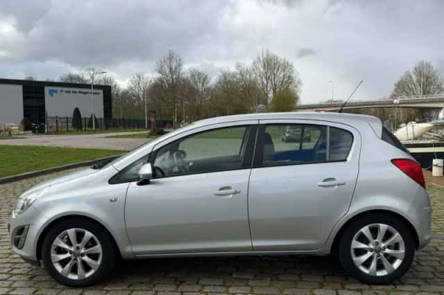 Opel Corsa (2012) thumbnail 5
