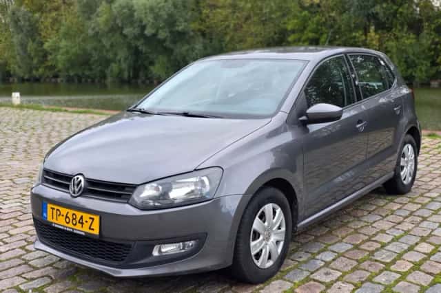 Volkswagen Polo (2011) thumbnail 2