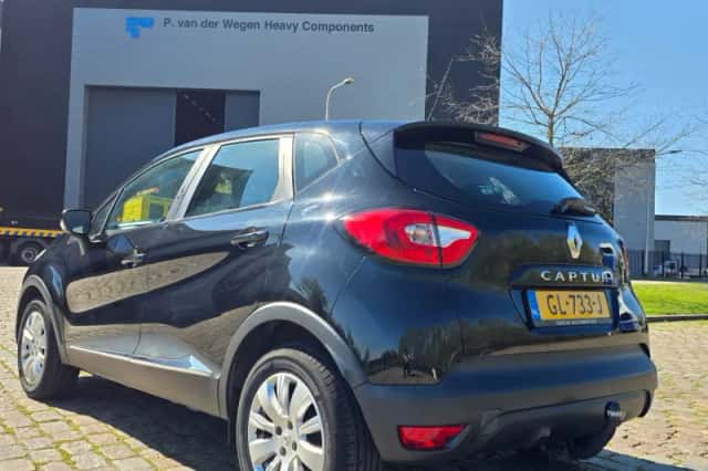 Renault Captur (2014) thumbnail 3