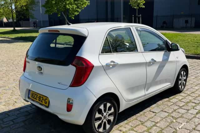 Kia Picanto (2014) thumbnail 3