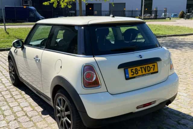 MINI One (2012) thumbnail 4
