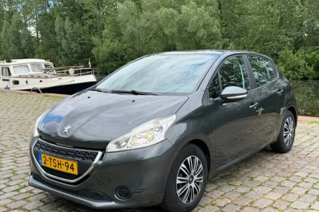 Peugeot 208 (2013) thumbnail 2