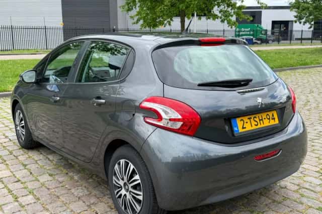 Peugeot 208 (2013) thumbnail 3