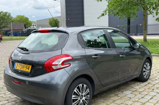 Peugeot 208 (2013) thumbnail 4