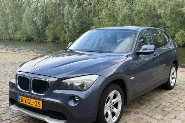 BMW X1 (2010) thumbnail 2