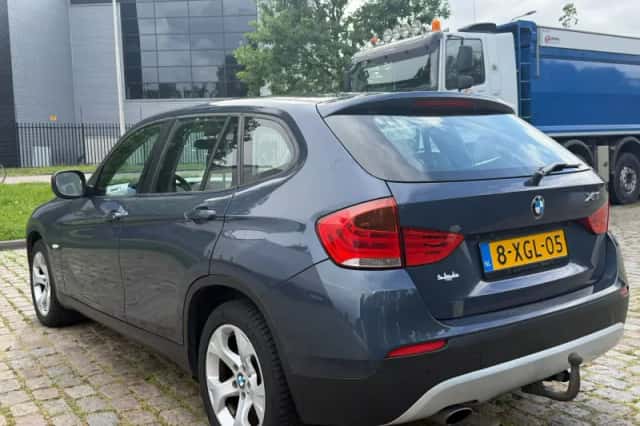 BMW X1 (2010) thumbnail 3