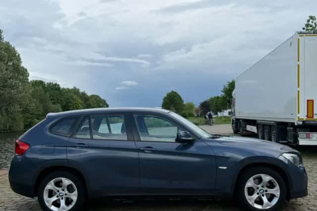 BMW X1 (2010) thumbnail 6