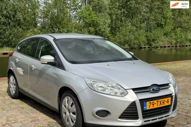Ford Focus (2012) thumbnail 1