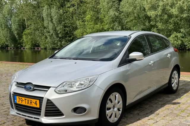 Ford Focus (2012) thumbnail 2