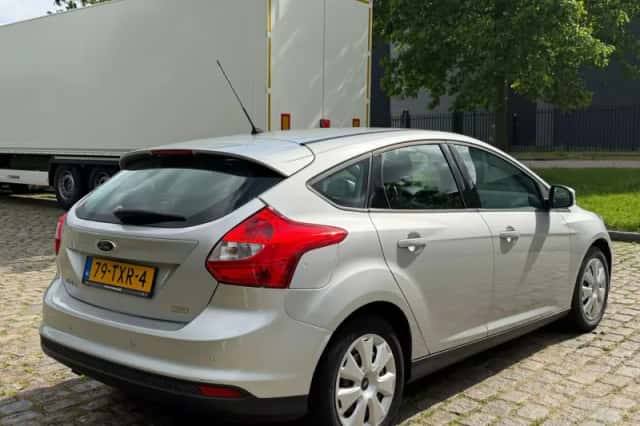 Ford Focus (2012) thumbnail 3