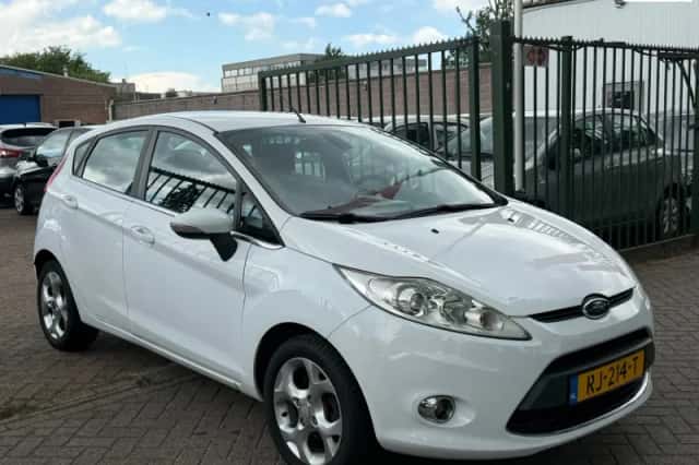 Ford Fiesta (2010) thumbnail 1