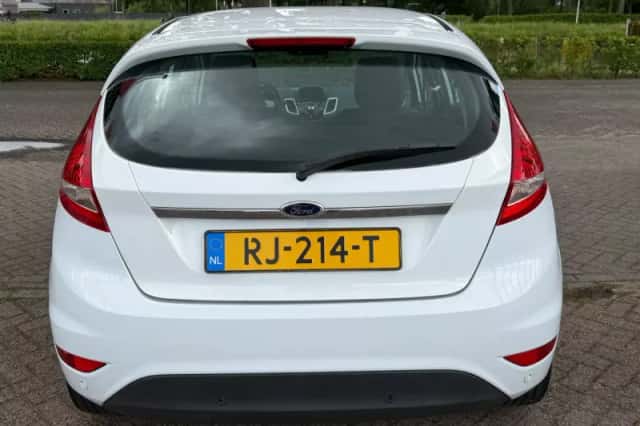 Ford Fiesta (2010) thumbnail 6