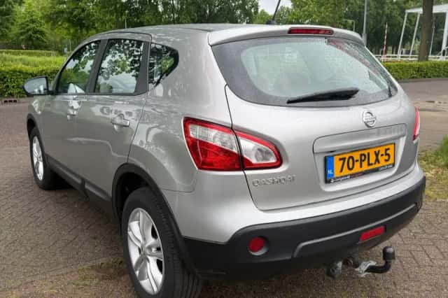 Nissan Qashqai (2011) thumbnail 4