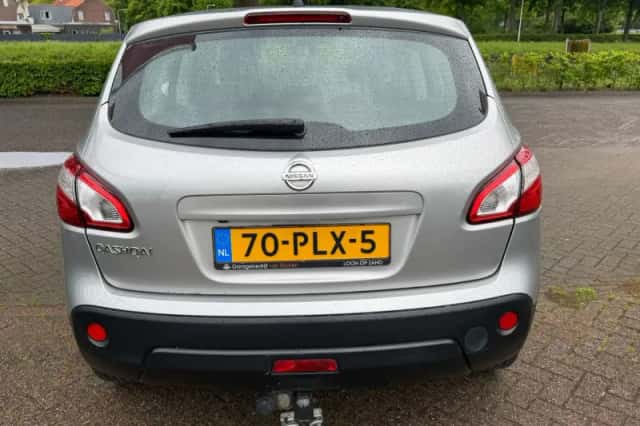 Nissan Qashqai (2011) thumbnail 5