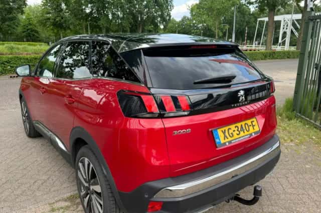 Peugeot 3008 (2018) thumbnail 4
