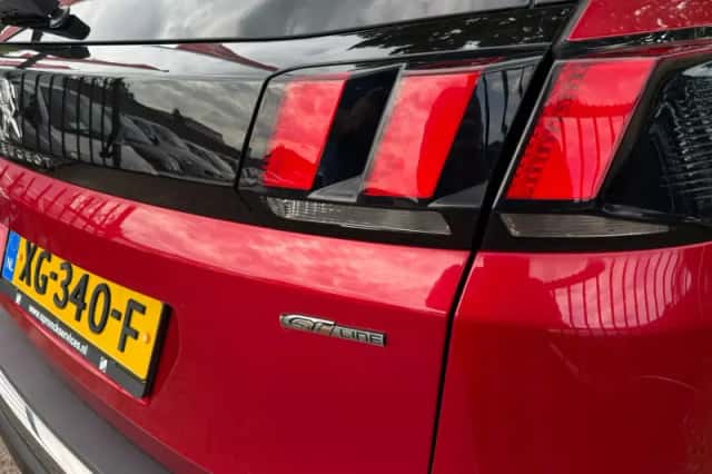 Peugeot 3008 (2018) thumbnail 6