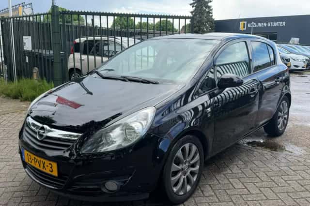 Opel Corsa (2011) thumbnail 2