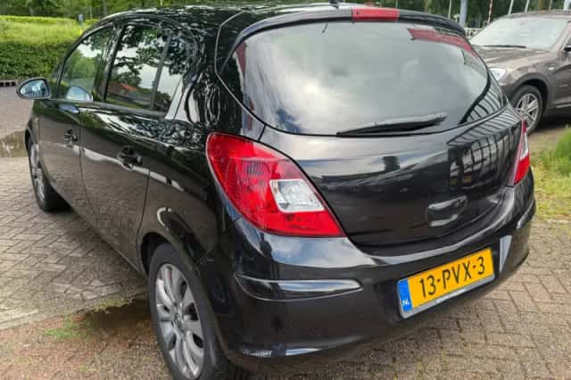 Opel Corsa (2011) thumbnail 4