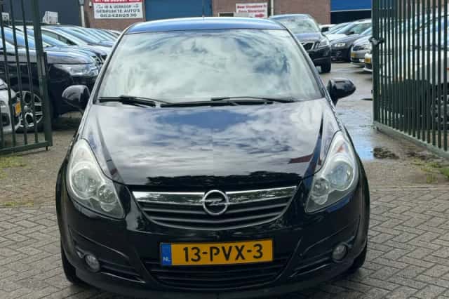 Opel Corsa (2011) thumbnail 5