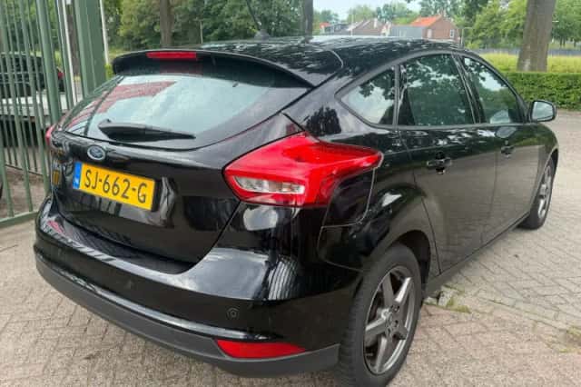 Ford Focus (2018) thumbnail 3