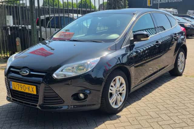 Ford Focus (2011) thumbnail 2