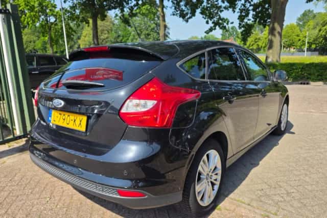Ford Focus (2011) thumbnail 3
