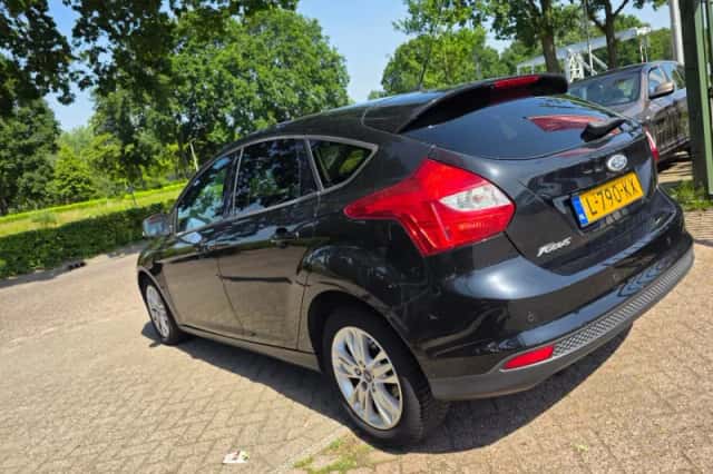 Ford Focus (2011) thumbnail 4