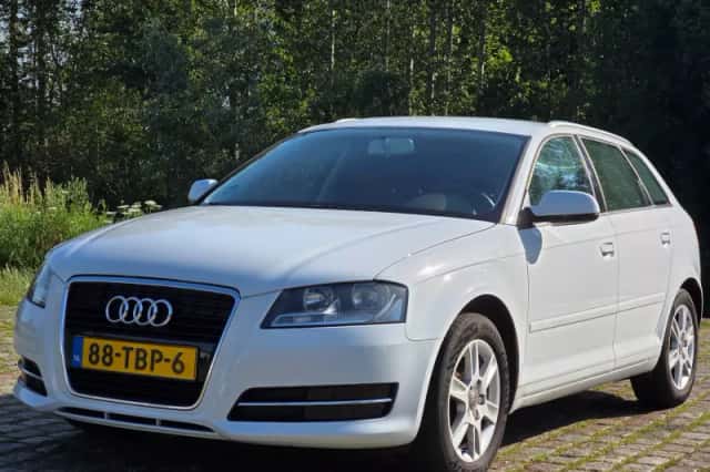Audi A3 (2012) thumbnail 2