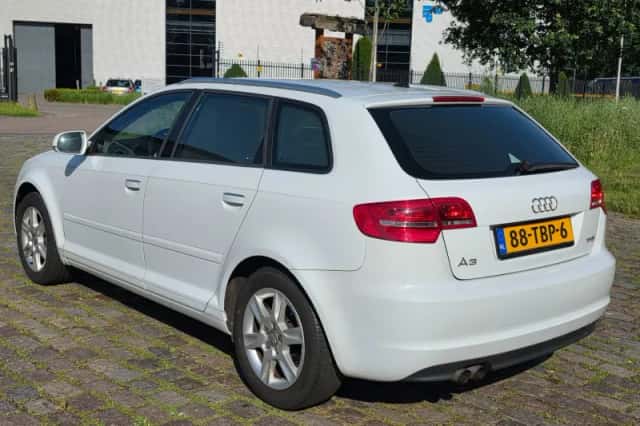 Audi A3 (2012) thumbnail 4