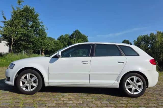 Audi A3 (2012) thumbnail 5