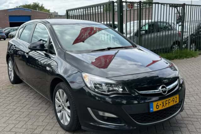 Opel Astra (2012) thumbnail 1