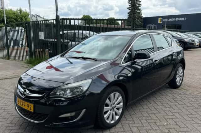 Opel Astra (2012) thumbnail 2