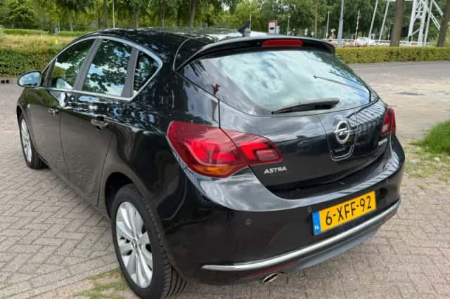 Opel Astra (2012) thumbnail 4