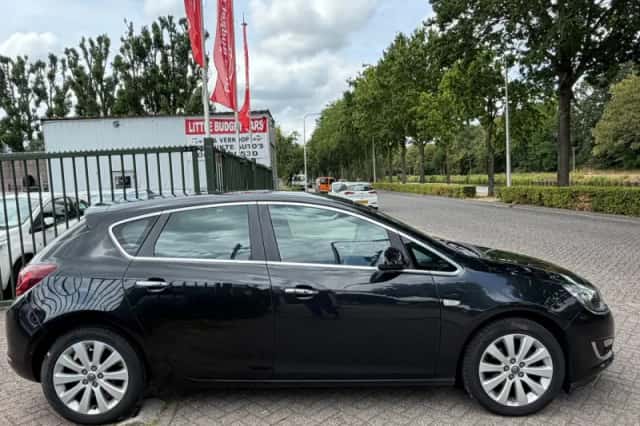 Opel Astra (2012) thumbnail 5