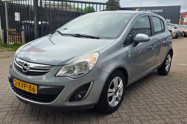 Opel Corsa (2013) thumbnail 2