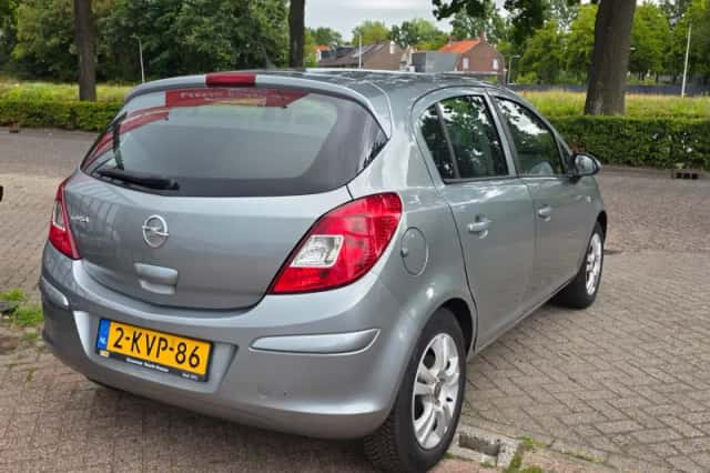 Opel Corsa (2013) thumbnail 4