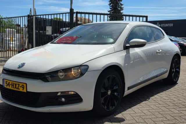 Volkswagen Scirocco (2009) thumbnail 2