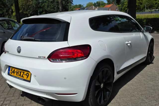 Volkswagen Scirocco (2009) thumbnail 3