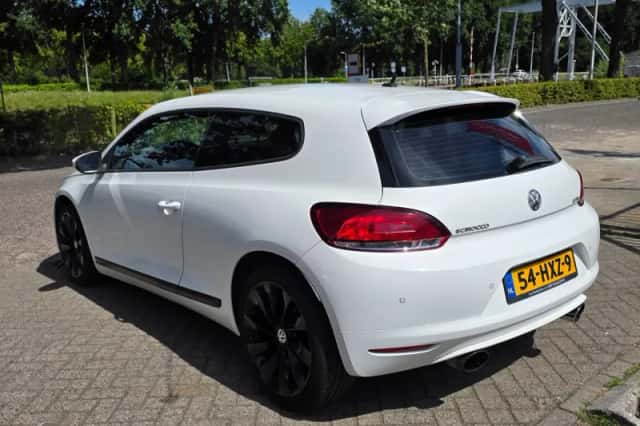 Volkswagen Scirocco (2009) thumbnail 4