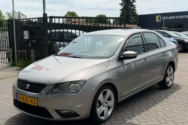 SEAT Toledo (2013) thumbnail 2