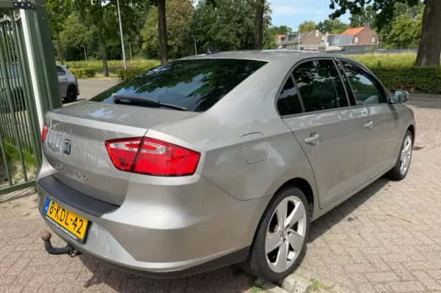 SEAT Toledo (2013) thumbnail 3