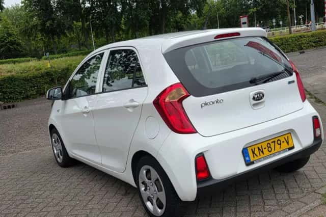 Kia Picanto (2016) thumbnail 3