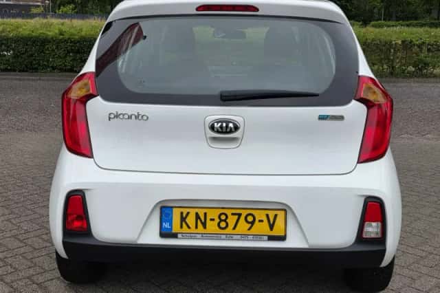 Kia Picanto (2016) thumbnail 5