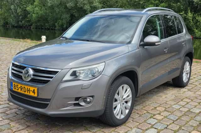Volkswagen Tiguan (2011) thumbnail 2